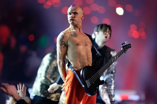 "Il est tout simplement génial" : Flea des RHCP désigne le meilleur bassiste de tous les temps